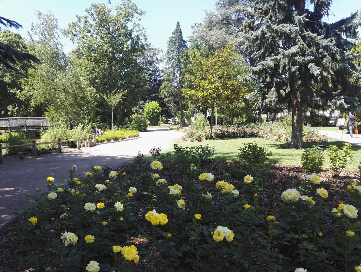 Hotel Du Square Riom Zewnętrze zdjęcie
